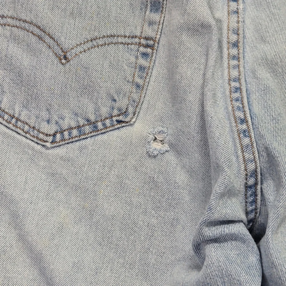 Vintage Levis 560 Loose Fit Denim Shorts Mens 34 Light Wash Distressed 90s Baggy